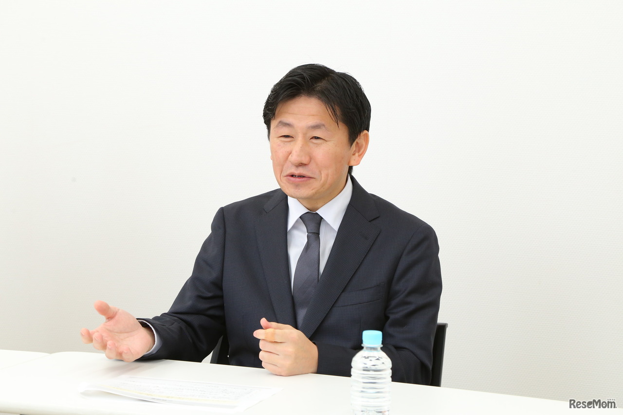 受賞の喜びを語る駿台 現役部門統括の阿見寺英俊氏