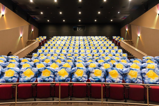 “願い星”スターと一緒に映画『ウィッシュ』の世界に没入！シネマイクスピアリで「ディズニーシアター」展開中