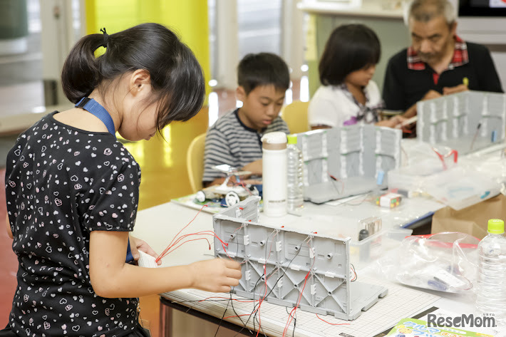 ガレージに照明用のLEDを取り付ける