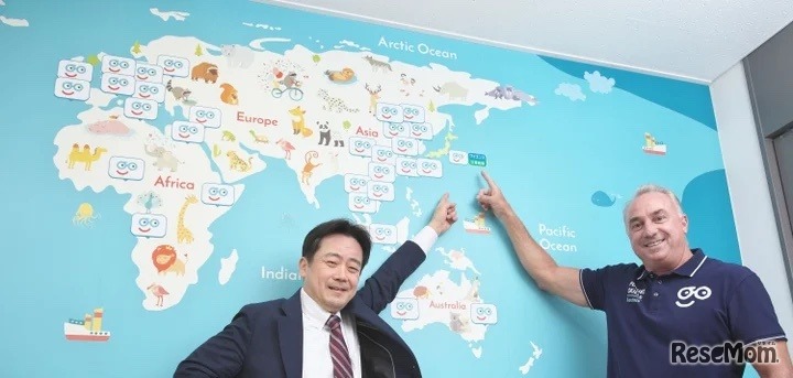 CURIOOkids吉祥寺スタジオ　東京個別指導学院代表取締役社長の大垣秀之氏（左）とCURIOO LIMITED代表者のPaul Blackstone氏（右）