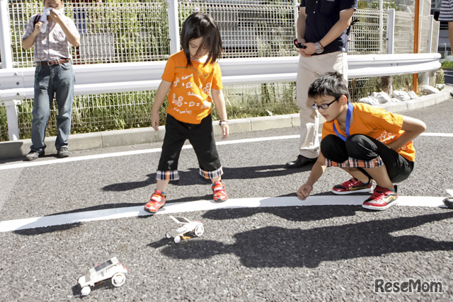 太陽光パネルで走行