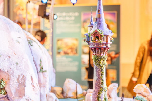 世界のディズニーパークで初！ラプンツェルの物語を楽しめるライド「ラプンツェルのランタンフェスティバル」誕生