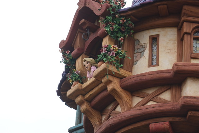 アナとエルサも祝福！TDS新エリア「ファンタジースプリングス」プレビュー開催