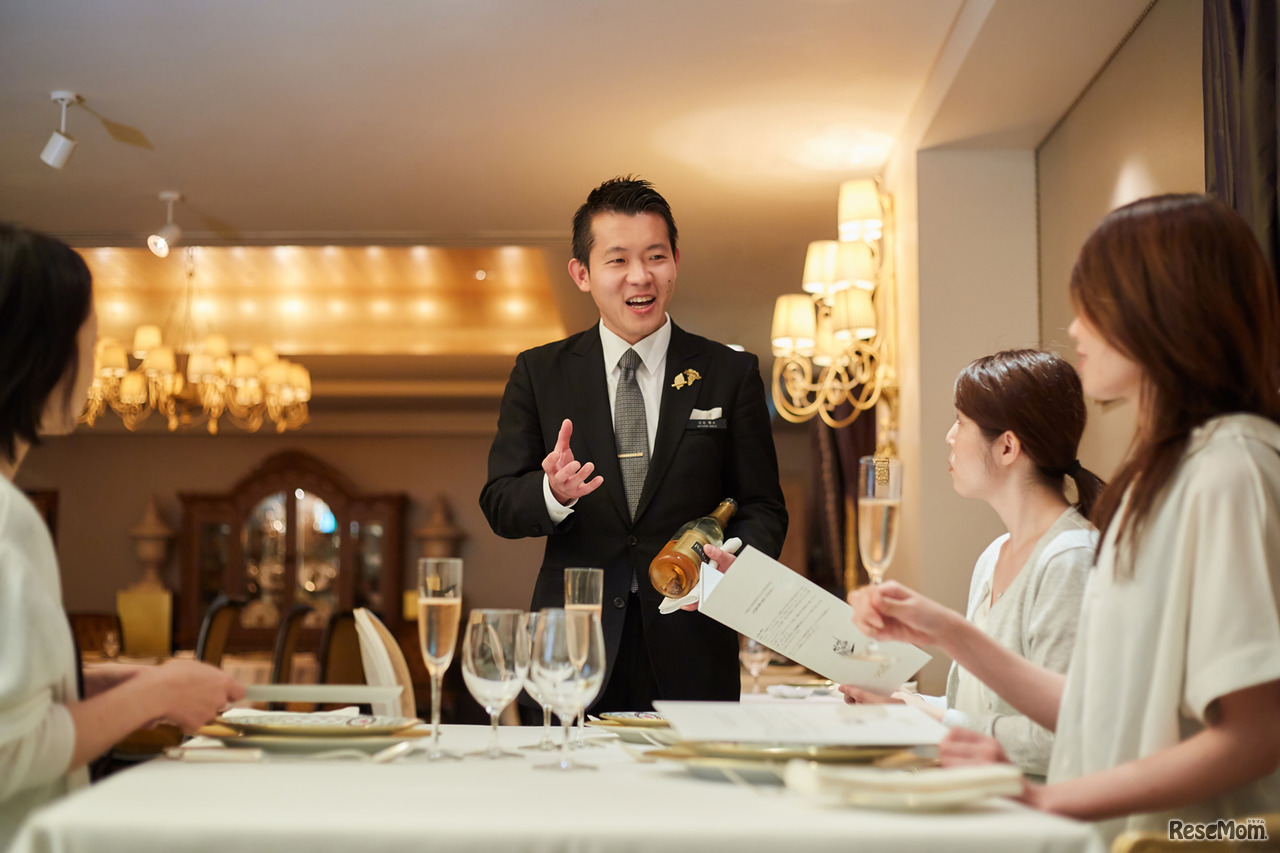 レストランでの基礎的なマナーを楽しくレクチャーする「テーブルマナー教室」
