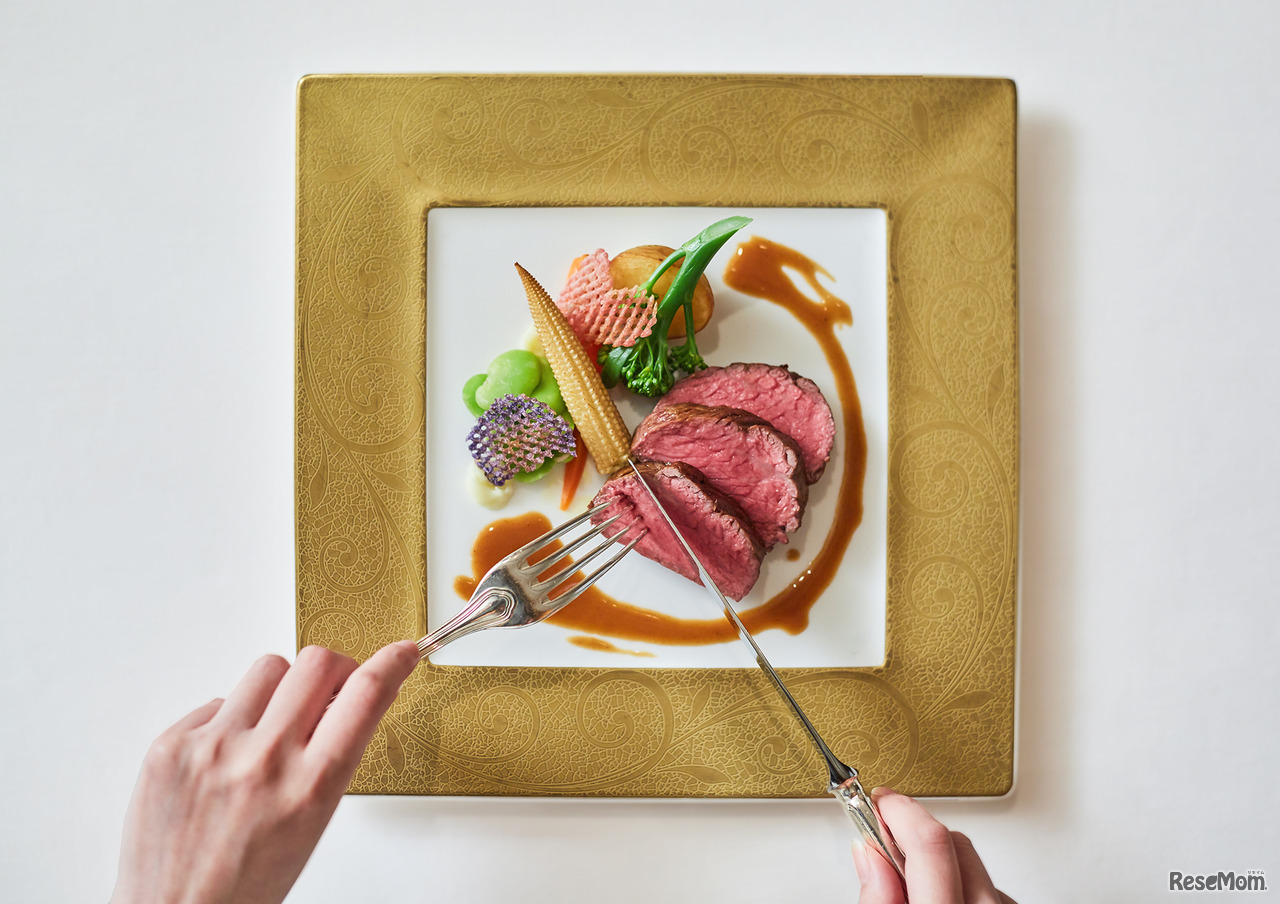 ナイフ・フォークの使い方、スープの飲み方、パンの食べ方など基礎知識をレクチャー