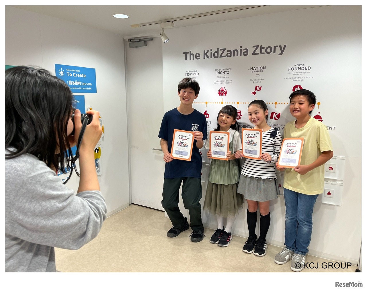 【キッザニア東京こども議会】体験写真撮影のようす