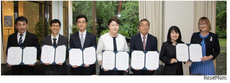 調印式のようす