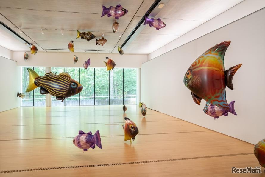 フィリップ・パレーノ《私の部屋は金魚鉢》2024年 　Courtesy of the artist