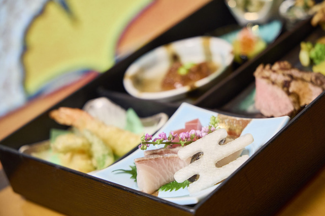 霞の松花堂御膳