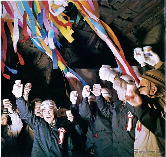 正丸トンネル貫通時