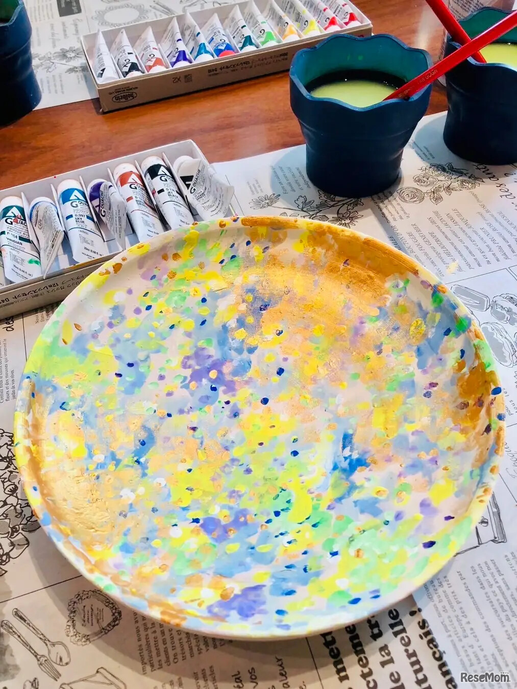 夏休み特別企画「素焼きの陶器に“いのち”を描こう」