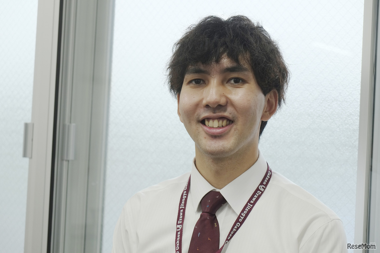 取材に応じてくれた浦和実業学園中学校・高等学校　英語科の荒井廉征先生