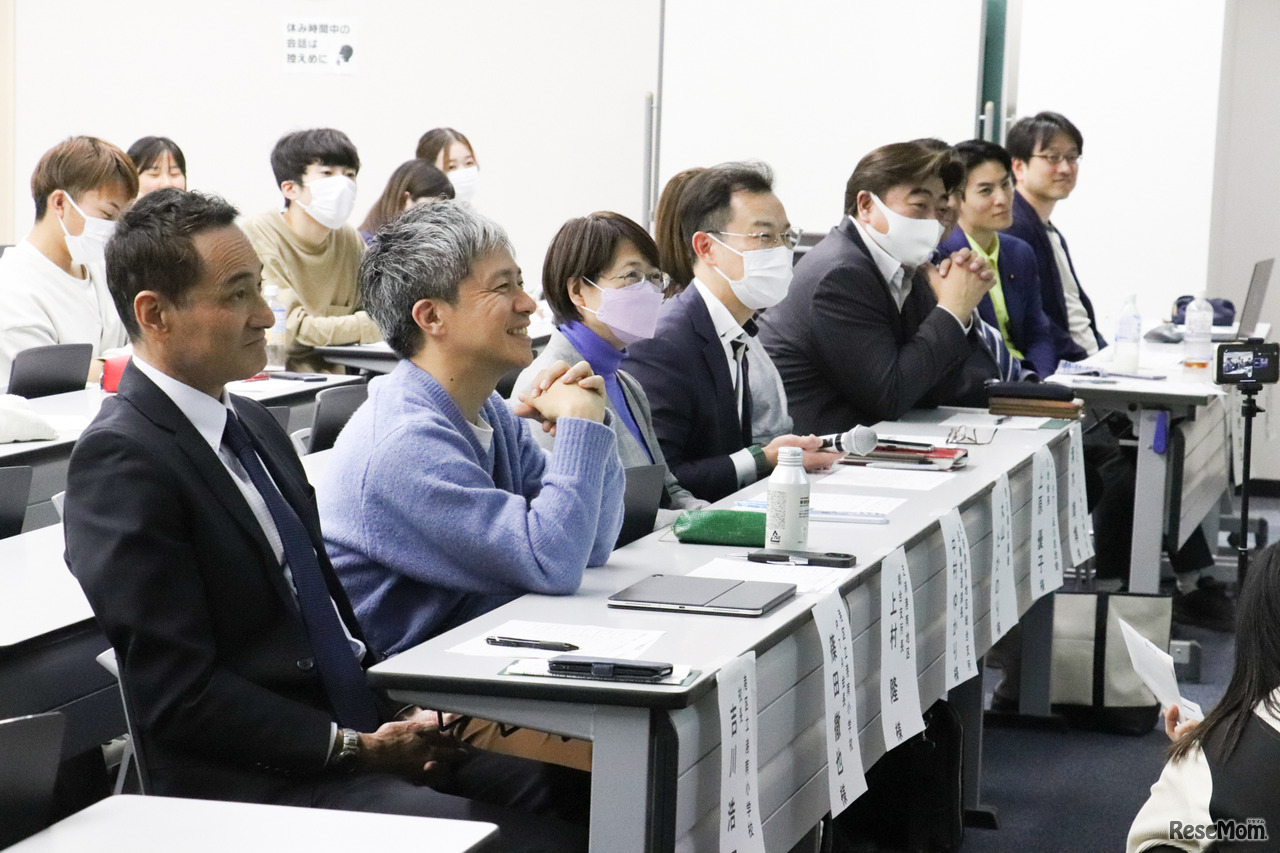 子供たちによる「水辺の課題」の発表と交流