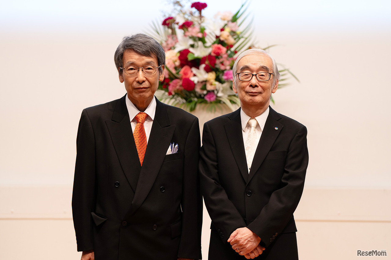 増田雅暢 名誉教授、村岡洋一 学長
