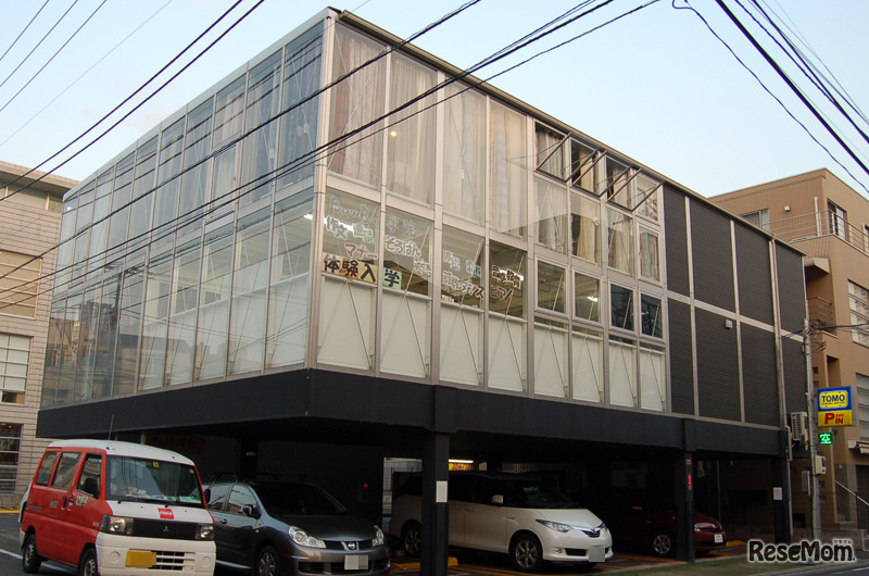 BunBu学院の外観。中目黒から徒歩6分のところにあり、学童保育もカリキュラムもすべてここで行われる