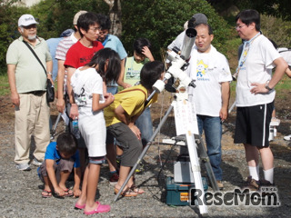 望遠鏡で空の観察