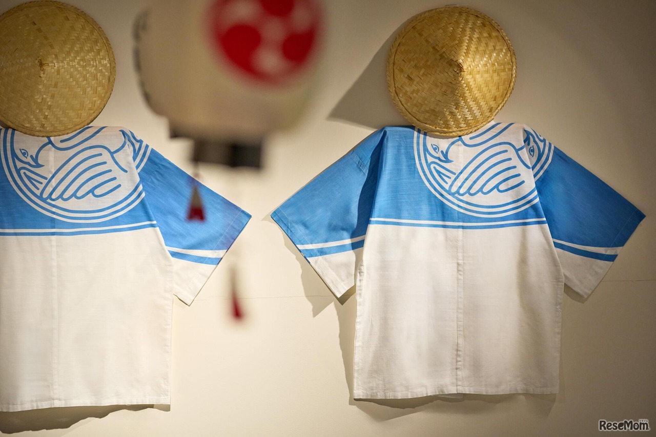 【OMO5京都三条】鷹山の曳き手法被を展示したOMOベース