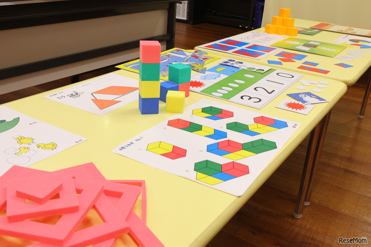 「知育教育」で使用される教材の一部。子供たちは遊びで楽しみながら能力を伸ばすことができる