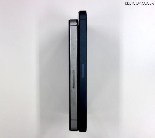 アップル iPhone 5（向かって右）と4S