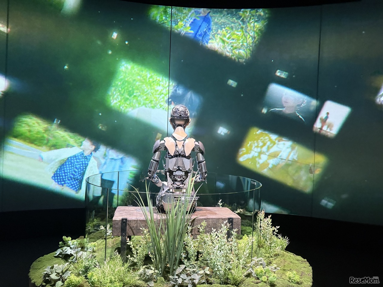 ロボットと共存する未来をシミュレーション。迫力満点のロボットたちが出迎える