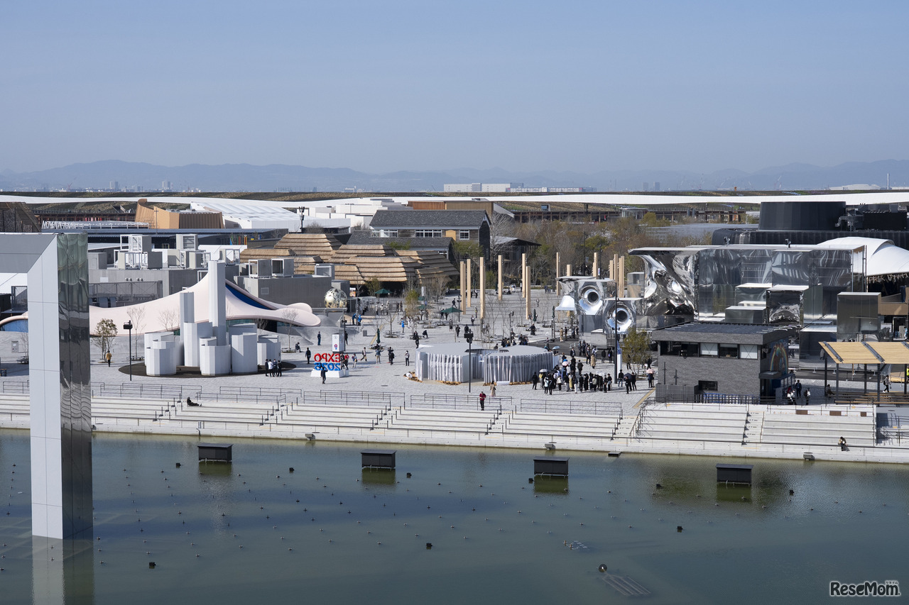 大屋根リングの上から見えるシグネチャーパビリオンのエリア