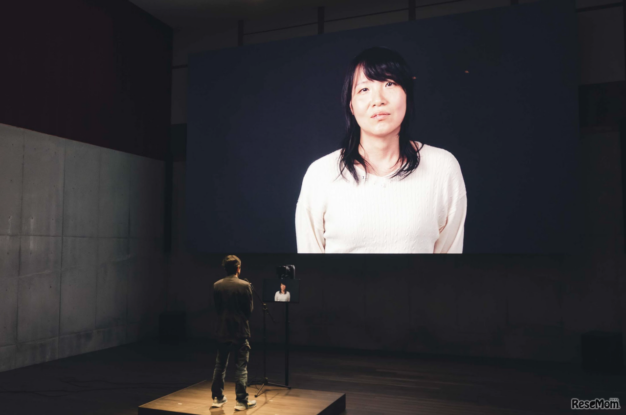 対話シアターでは、毎日異なるテーマで初めて出会う2人の対話を聴く