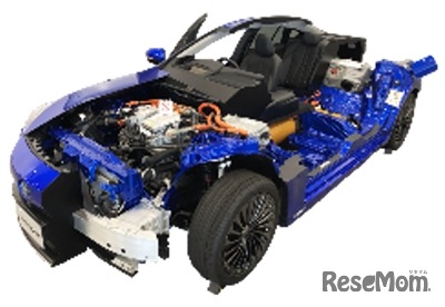 水素で走る燃料電池自動車（トヨタ自動車）