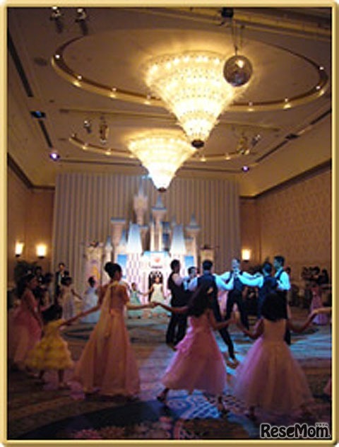 ディズニー プリンセス アカデミー　クリスマス舞踏会（イメージ）