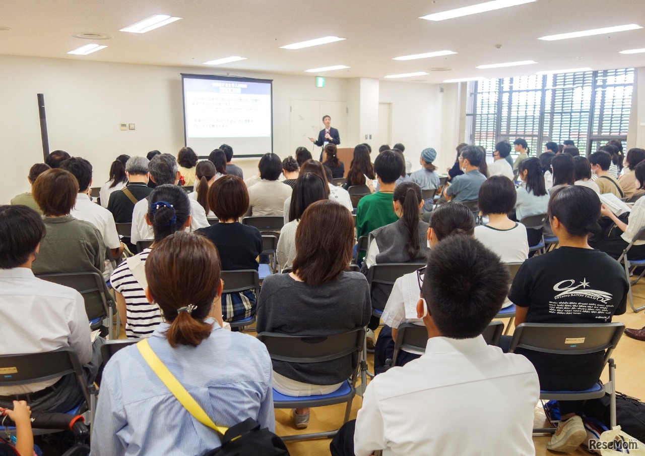 情報発信コーナーのようす