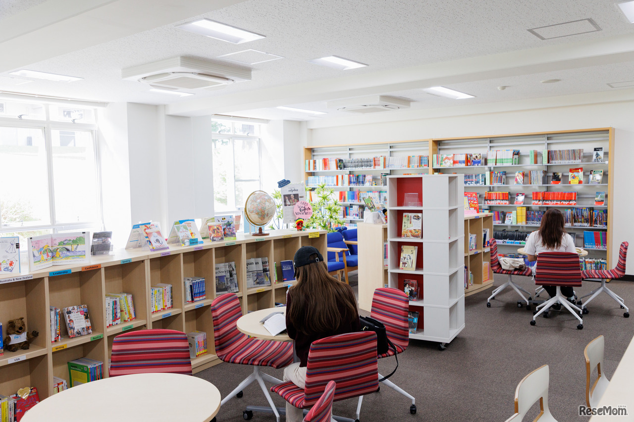 「e-space」の共通語は英語。常駐の専任アドバイザー教員への相談、英語学習のサポートが受けられる