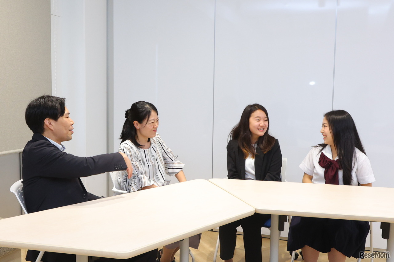 真の国際人を育てる信念と135年の伝統に培われた愛情があふれるインタビュー風景