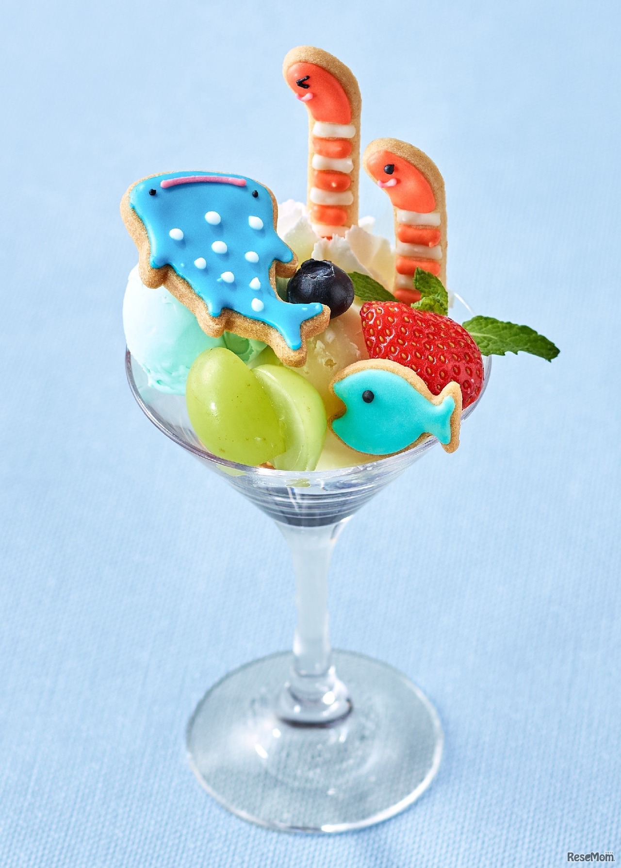 「メインラウンジ」（1階）お子様パフェ