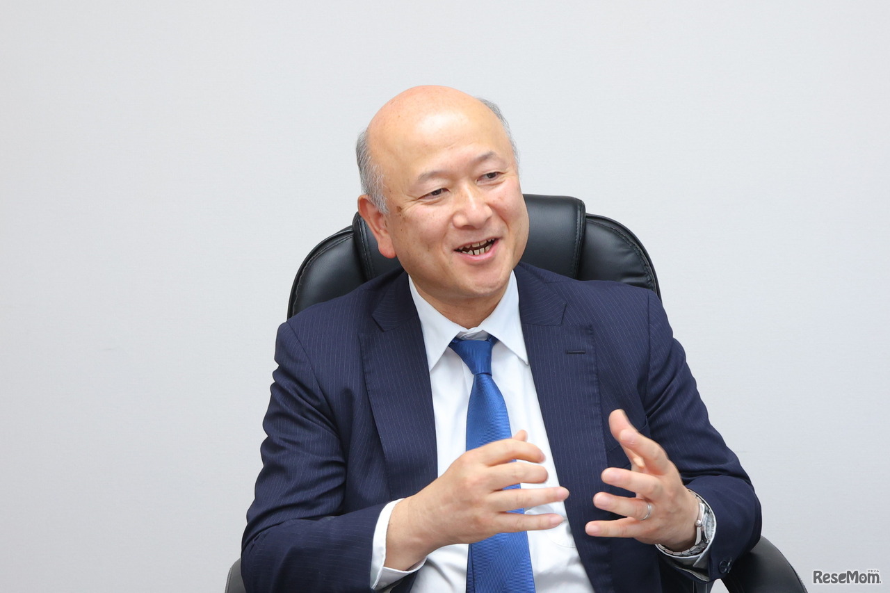 「入学後、凝り固まった頭をやわらかくするのが学園の教育のスタート」と語る原田校長先生