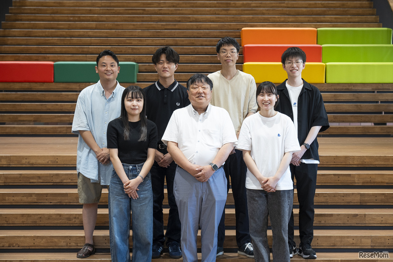 「理系なら大和大学」上村佳永学部長と4人の大学生、2人の卒業生