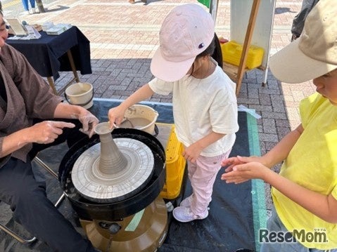 伊賀焼実演展示・体験のようす