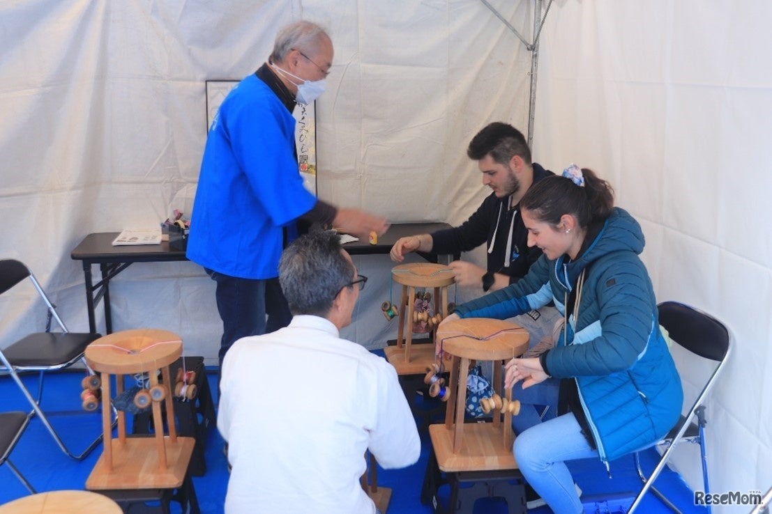 伊賀くみひも実演展示・体験のようす