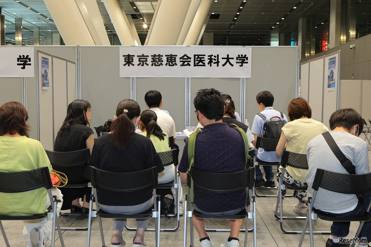 東京慈恵会医科大学のブースのようす