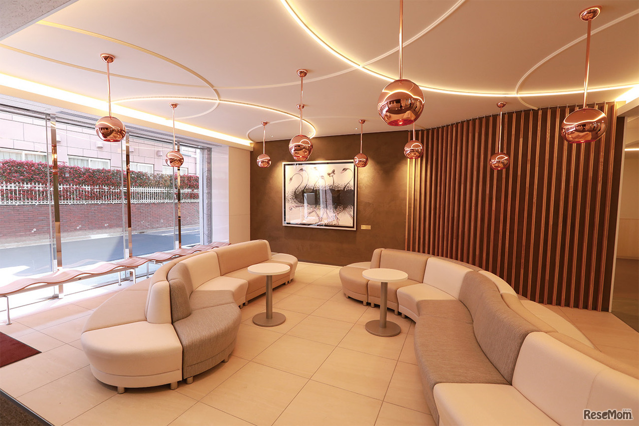 専用棟のロビー風景