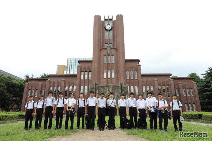 東大・東工大・一橋大のキャンパスツアーでは、大学の雰囲気を肌で感じることができ、「なぜこの大学に入りたいのか」をより具体的に考えられるようになります。その大学へ進学した先輩の案内・解説もあります