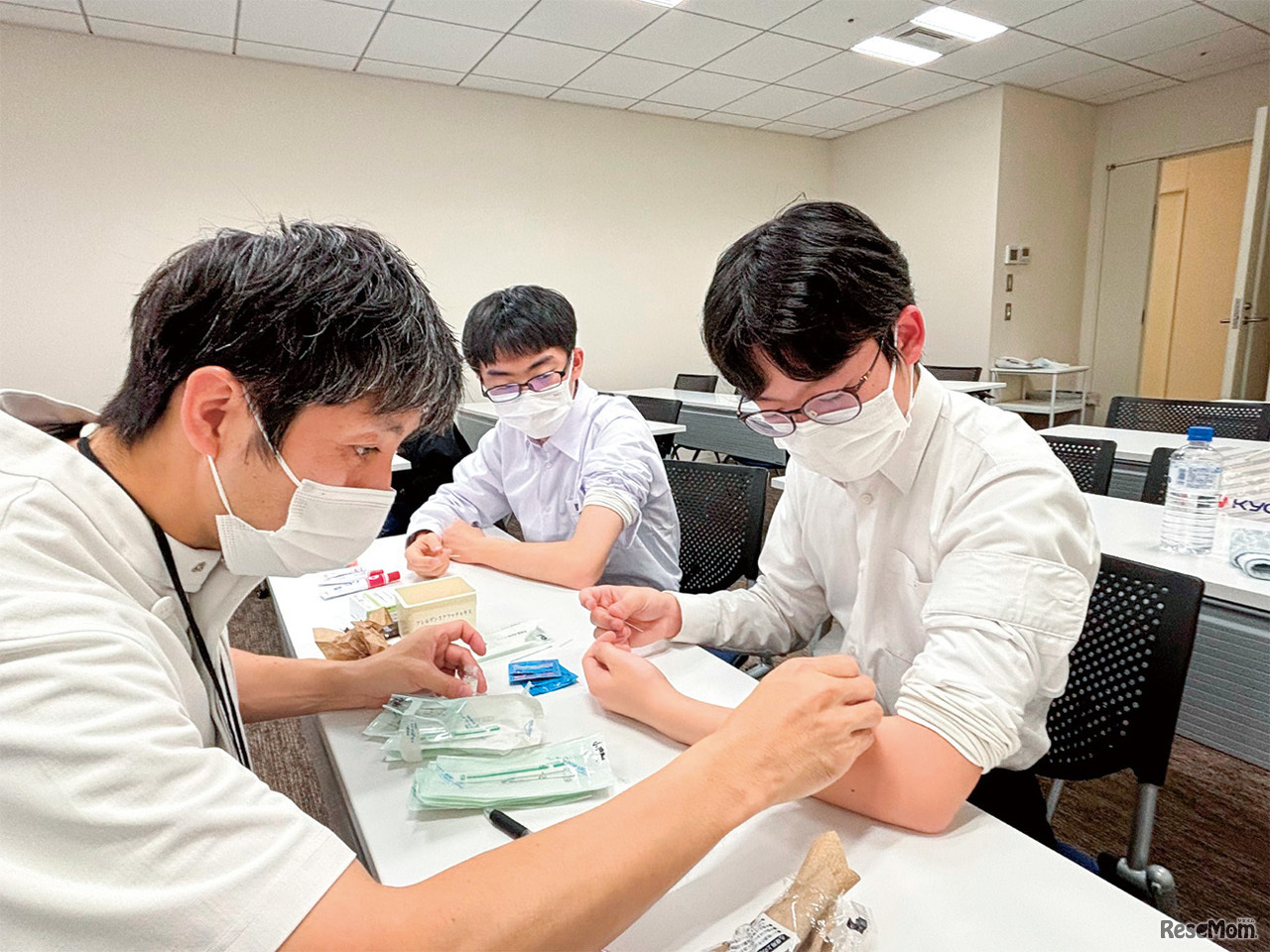 「芝漬ゼミ」小児科のようす