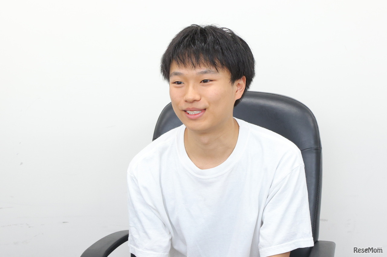 東京大学 文科II類1年生、東京都立日比谷高校出身、駿台予備学校 御茶ノ水2号館クラスリーダーの岡野 史さん