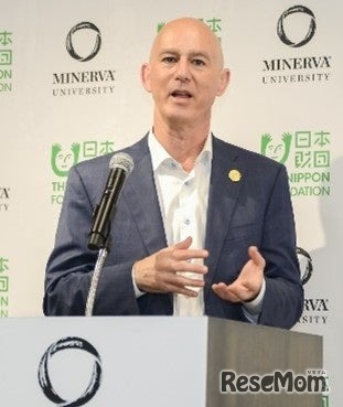 ミネルバ大学　マイク・マギー学長