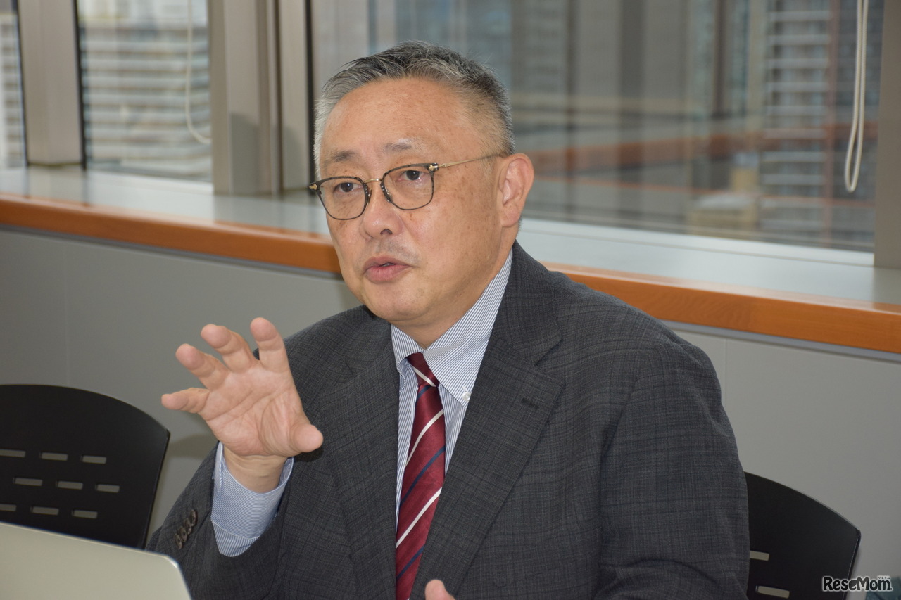 「声の教育社」の営業部に勤務する三谷潤一氏