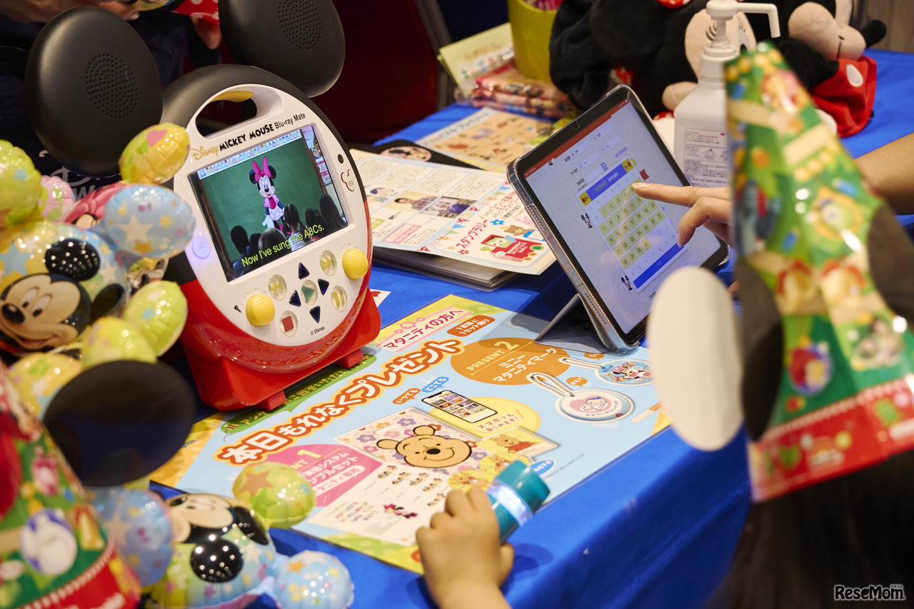 ワールドファミリーのブースのようす