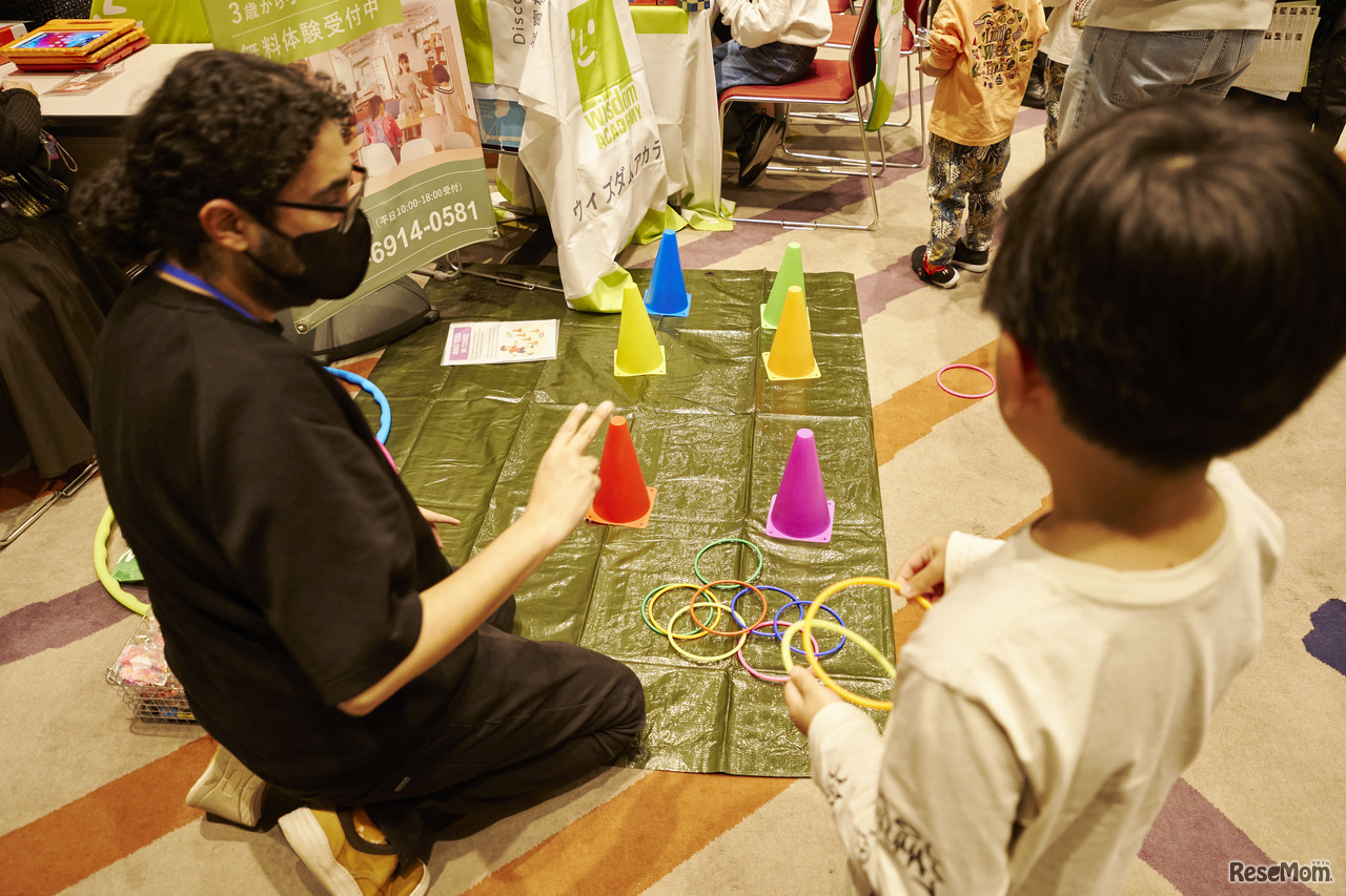 ウィズダムのブースのようす