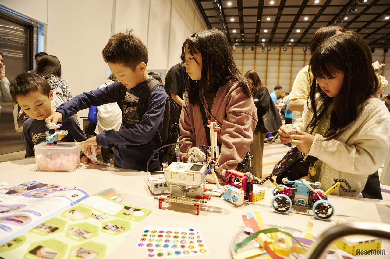 プログラボのブースのようす