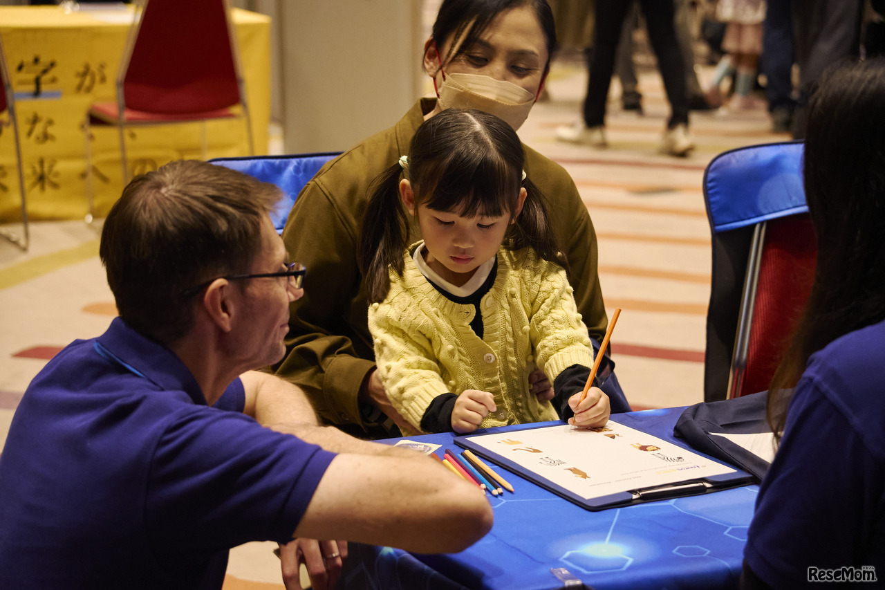 ローラスのブースのようす