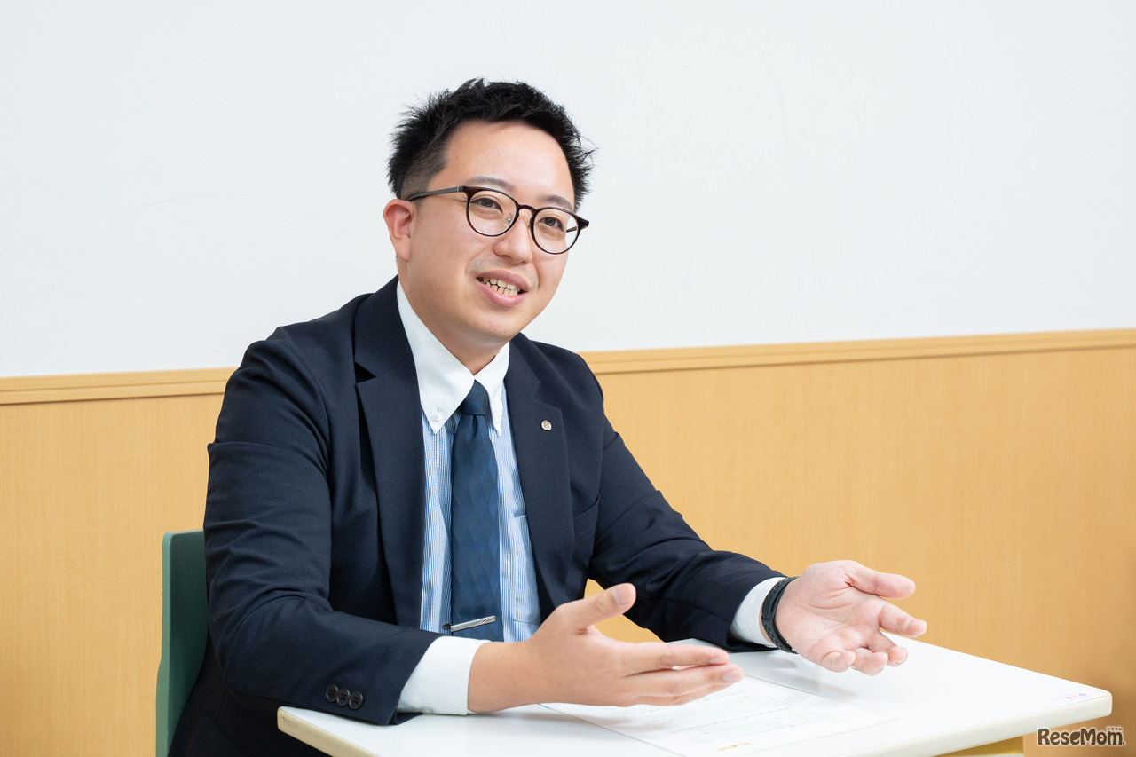 駿台現役フロンティア吉祥寺校の校舎責任者・新井佑太朗氏