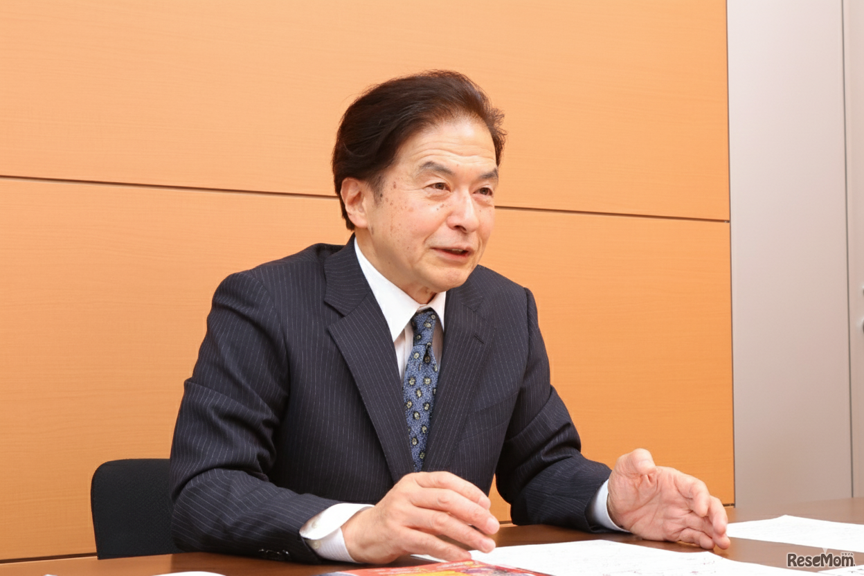 取材に応じてくれた、小論文指導の第一人者である代々木ゼミナールの木村勧講師