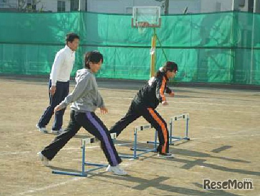 江戸川区立東葛西小で行われた昨年のからだであそぼうウィークのもよう